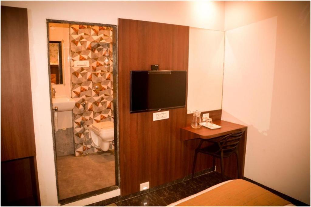 Glitz Hotels The Ar Residency - Nr Thane Railway Station Bagian luar foto